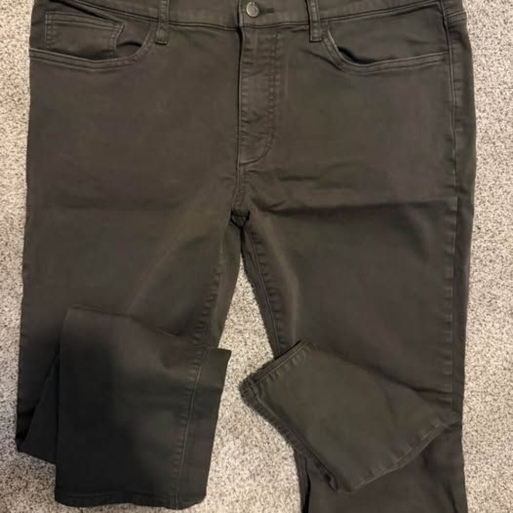 Joe’s Jeans Men size 36x32 Army green